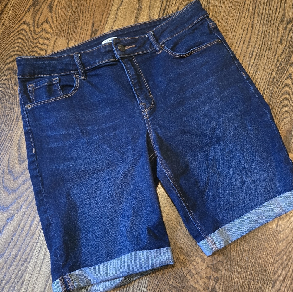 NWOT Old Navy Jean Shorts Dark Rinse cuffed 8" inseam Size Women's 8